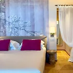Sandi Inn *